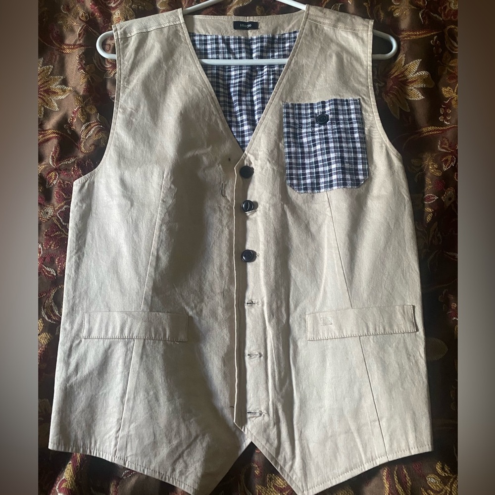 Classic Men's Tan Cotton Vest with Check Pocket Detail